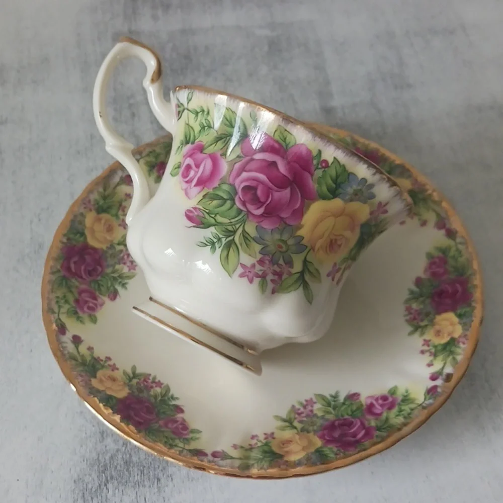 Set of Tea Cup and Saucer Roses Fine Porcelain RUI Handmade in P.R.C Original